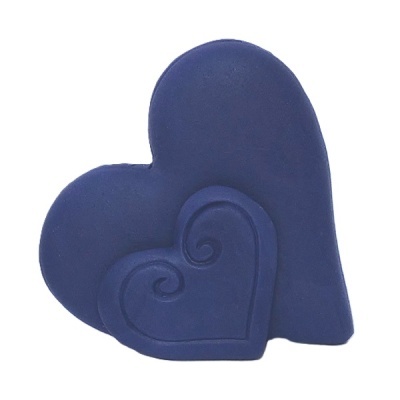 Dois corações azuis em 3D com textura e padrão em relevo