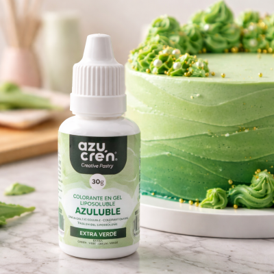 Frasco de corante em gel lipossolúvel verde com bolo decorado de tom verde em fundo claro