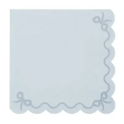 Guardanapo azul claro com bordas onduladas e laços decorativos
