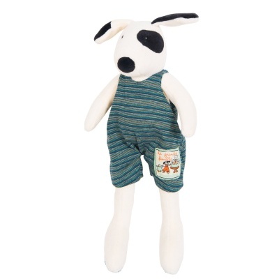 Peluche em forma de cão branco com manchas negras e calção riscado azul e verde