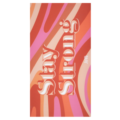 Embalagem colorida com texto Stay Shroomi e jovõ