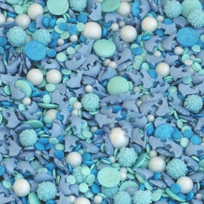 Confeites decorativos azuis, brancos e verdes em formas variadas, incluindo dinossauros