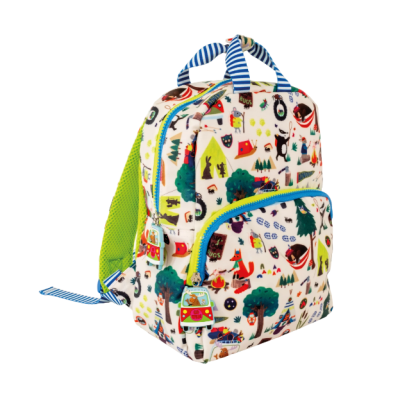 Mochila infantil colorida com padrão da natureza e alças azuis às riscas