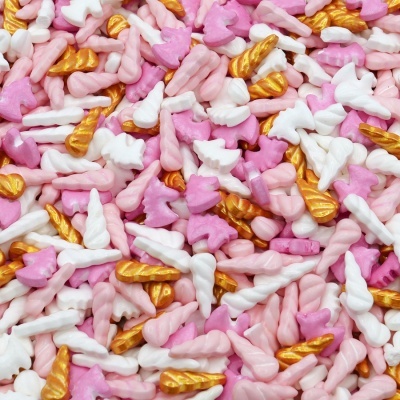 Confeitos decorativos em forma de unicórnio nas cores rosa, branco e dourado