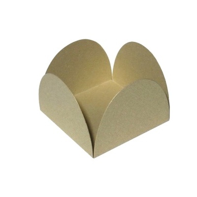 Embalagem quadrada de papelão bege com laterais arredondadas dobradas