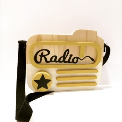 Mala de mão em madeira e tecido com design de rádio vintage e alça preta