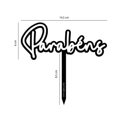 Topper de bolo preto com a palavra 'Parabéns' e vara com texto 'Just Add Love'.