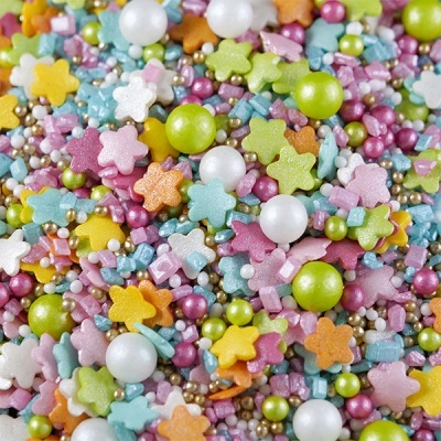 Confeitos coloridos em formas diversas com texturas brilhantes