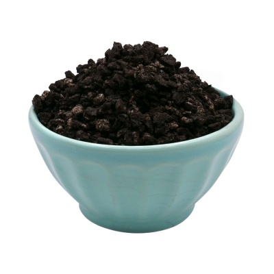 Tigela azul com bolachas trituradas