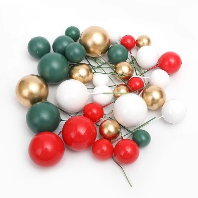 Conjunto de esferas decorativas coloridas com arames verdes