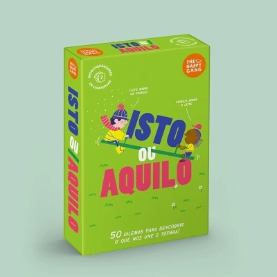 Caixa de jogo verde com texto e ilustração de crianças no baloiço