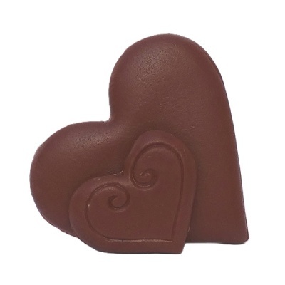 Dois corações de chocolate castanho com relevo em forma de coração menor