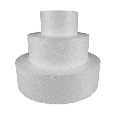 Três cilindros de espuma de poliestireno branco empilhados