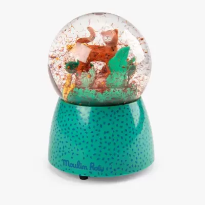 Globo de neve com tigre laranja e base azul pontilhada com texto Moulin Roty