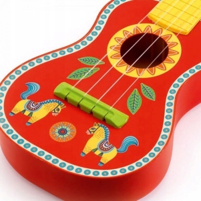 Guitarra vermelha com decoração colorida de cavalos e folhas