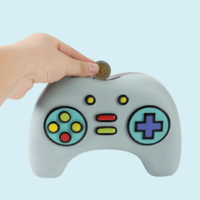 Poupança cinzenta em forma de comando de videojogo com botões coloridos