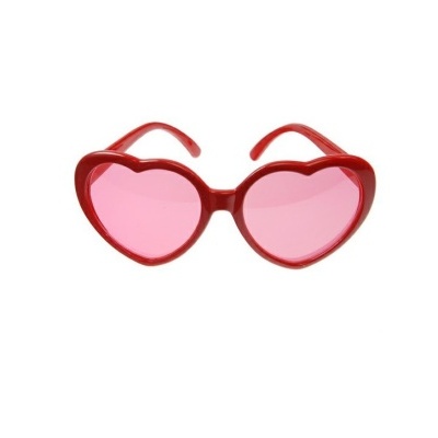 Óculos de sol vermelhos em forma de coração com lentes cor de rosa