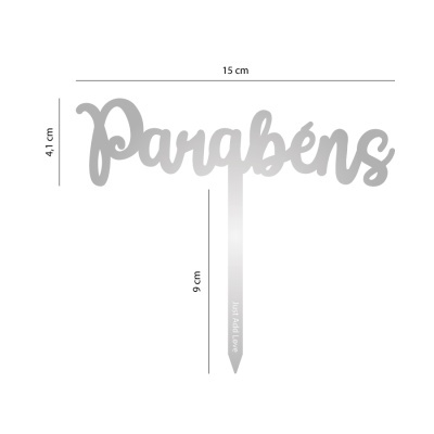 Topo de bolo cinza com a palavra Parabéns e espeto com texto Just Add Love