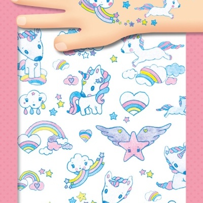 Pacote de tatuagens temporárias com desenhos infantis coloridos de unicórnios e estrelas