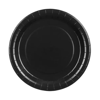 Prato descartável preto de plástico visto de cima