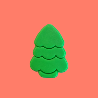 Forma silicone verde árvore de Natal sobre fundo laranja
