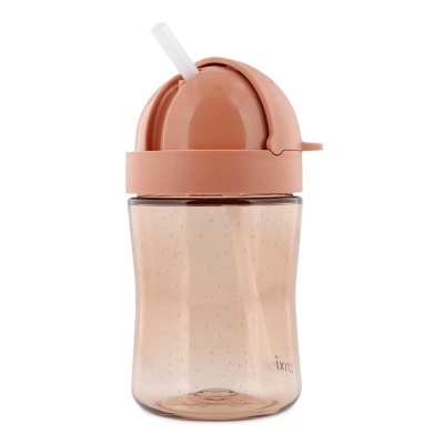 Garrafa de plástico rosa claro com palhinha