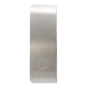 Fita satinada prateada com texto decorativo 'Just for Love'