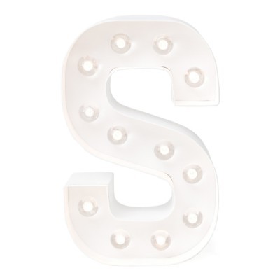 Luminária em forma da letra S com lâmpadas brancas