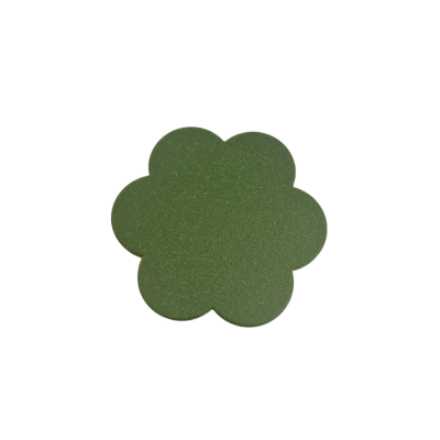 Peça texturizada verde em forma de flor com seis pétalas