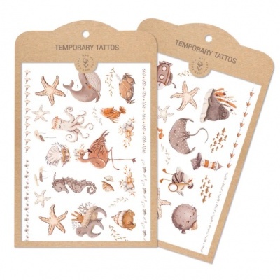 Duas cartelas de tatuagens temporárias com desenhos marinhos em tons castanhos e bege.