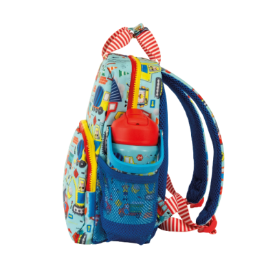 Mochila infantil colorida com padrão de robôs e copo na lateral
