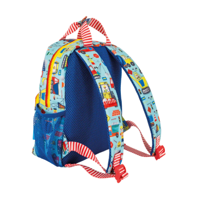 Mochila infantil azul clara com padrão colorido e alças listradas