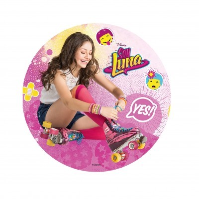 Menina com patins rosa coloridos sentada, fundo rosa redondo com texto Disney Violetta