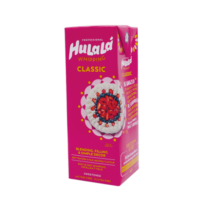 Embalagem rosa de creme Hulala para bater com imagem de nata batida e frutos