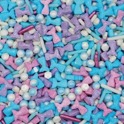 Confeitos coloridos em várias formas, incluindo penas, pérolas e bastonetes.