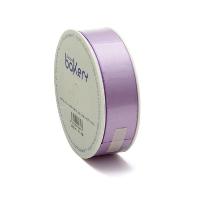 Rolo de fita lilás acetinada com embalagem branca redonda e texto 'bakerly'