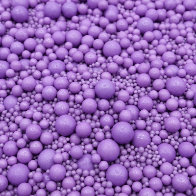 Esferas roxas de tamanhos variados com textura lisa e brilho fosco