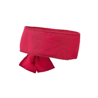 Faixa vermelha de tecido com pontas penduradas