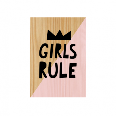Placa decorativa de madeira com texto Girls Rule e uma coroa preta.