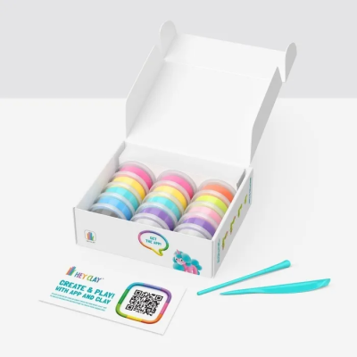 Conjunto colorido de massinha de modelar com acessórios e cartão promocional