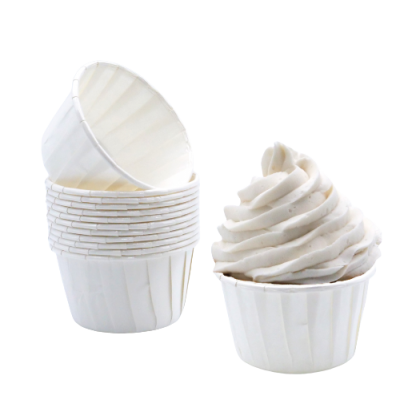 formas para queques brancas com creme branco em espiral