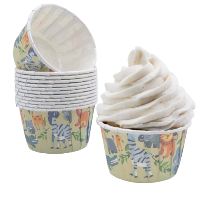 Forminhas para cupcakes com desenhos de animais e creme branco