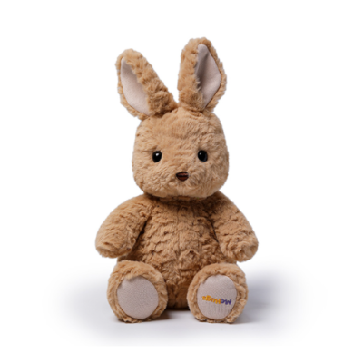 Ursinho de pelúcia em forma de coelho castanho claro sentado, com detalhes cor de rosa nas patas e olhos pretos