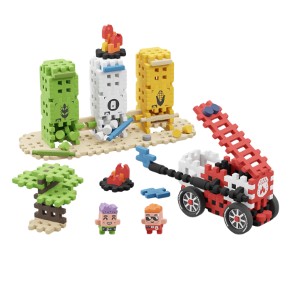 Blocos de montar coloridos de plástico com figuras de bombeiros e elementos