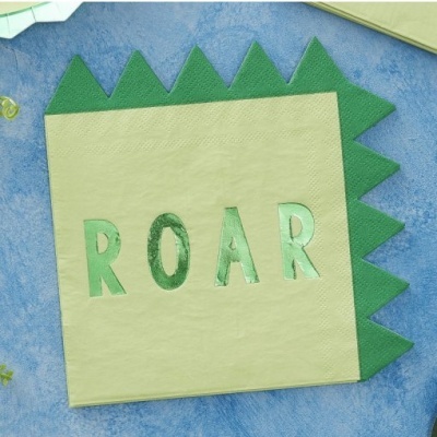 Produto quadrado de tecido verde claro com letras 'ROAR' e recortes triangulares verdes na lateral