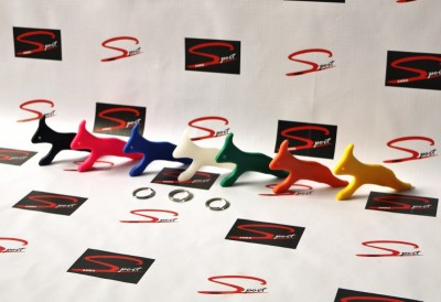 Sete suportes de canetas em forma de cão multicoloridos