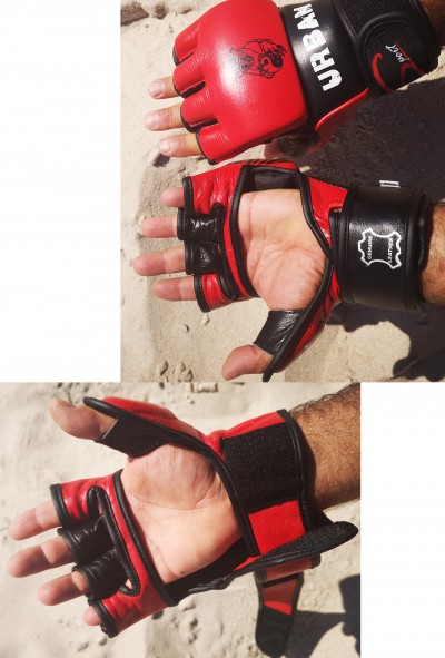 Luvas de treino vermelho e preto para artes marciais mistas sobre areia