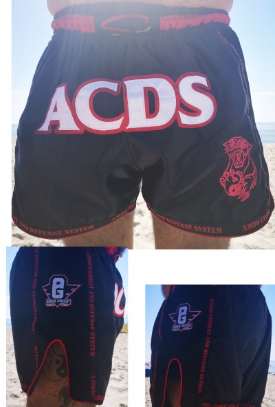 Calções de treino pretos com texto e logótipos em vermelho e branco