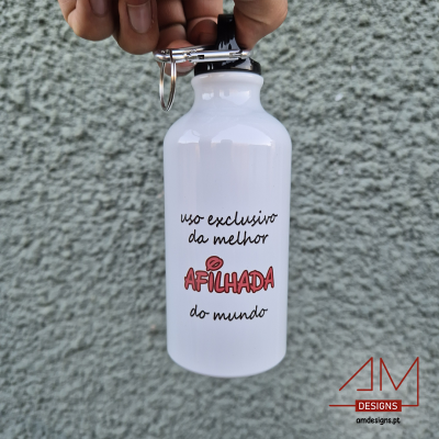 Garrafa desportiva branca com texto personalizado e tampa preta com argola