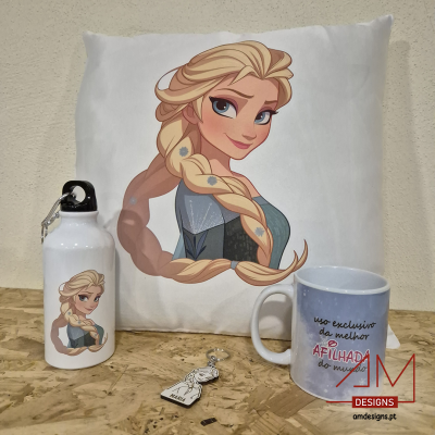 Produtos com imagem da personagem Elsa incluindo garrafa, almofada, caneca e chaveiro
